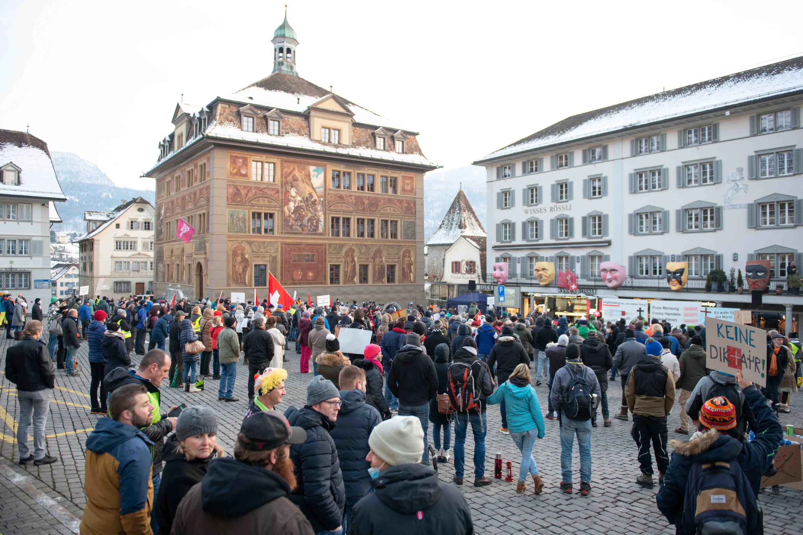 Kundgebung11 Foto von René Bünter von © Axel Bott. Alle anderen Fotos von Andrea Zgraggen, © Aktionsbündnis Urkantone.