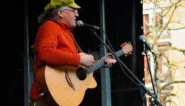 Linard Bardill auf der Kundgebung des Aktionsbündnis Urkantone in Zürich Oerlikon, 19.02.2022. Foto: Andrea Zgraggen