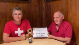Übergabe des Spendenchecks von 10'660.- Fr. von Josef Ender an Bruno Suter